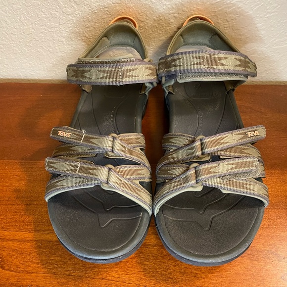 TEVA TIRRA SIZE8 SANDALS COLOR-CAMO w/ORANGE LIKE NEW! Worn 2X QUICK DRY - Picture 2 of 7